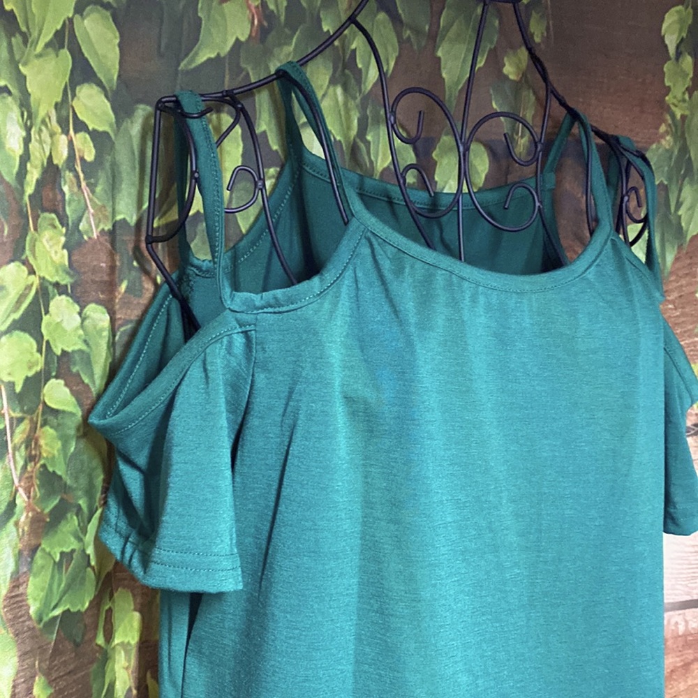 🦋NWOT Boutique Cold-Shoulder Top - Picture 2 of 4